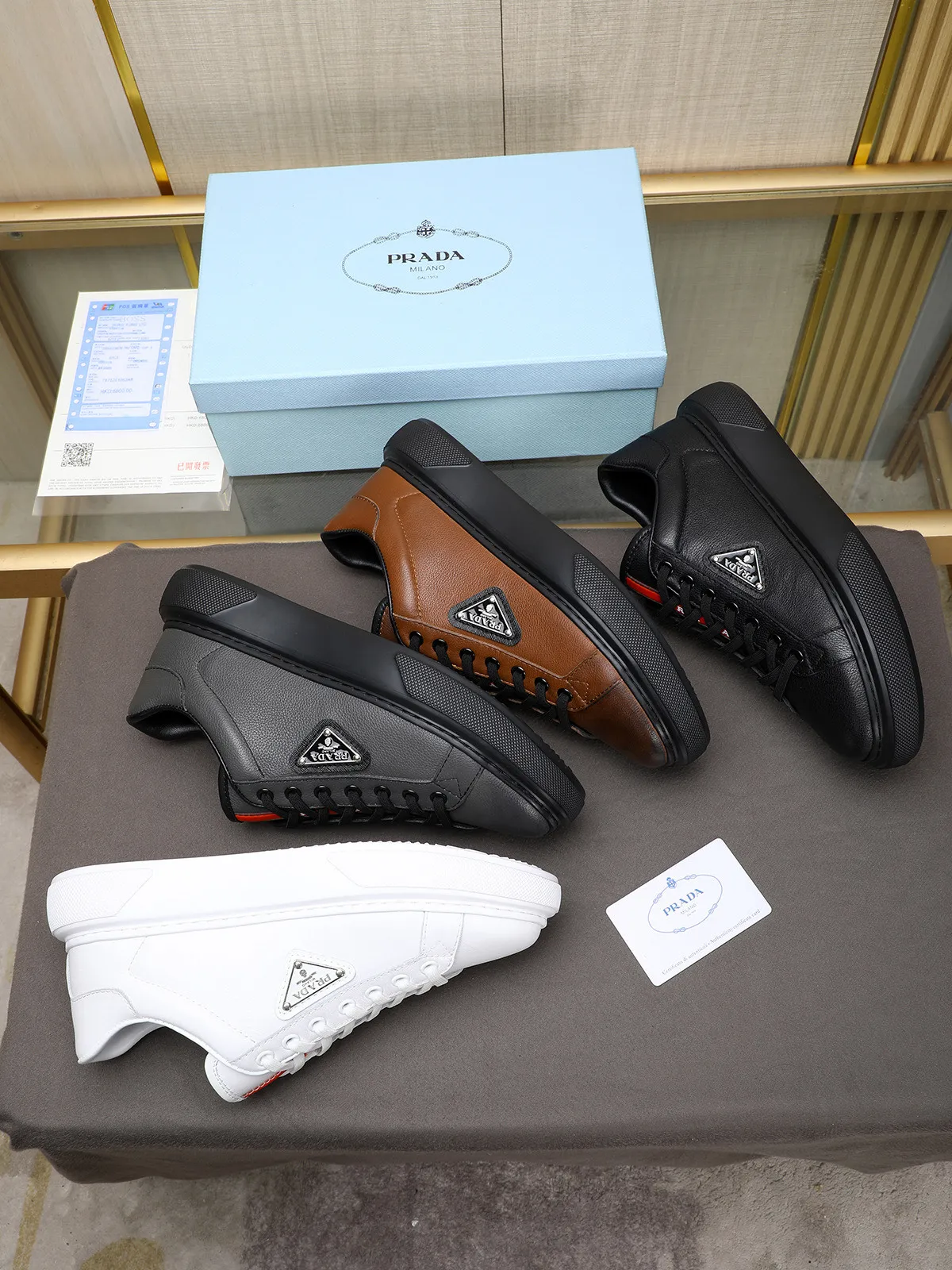 Men's shoes 💰460 Prada/Prada Men's new casual shoes, this upper is made of imported calfskin + sheep lining! The outside is decorated with the P family's classic metal triangle enamel logo, and the outsole is made of non-slip sports foam ultra-light outsole, which feels good on the feet and is a fashionable and fashionable item!  Size: 38-44 (45 customized)
